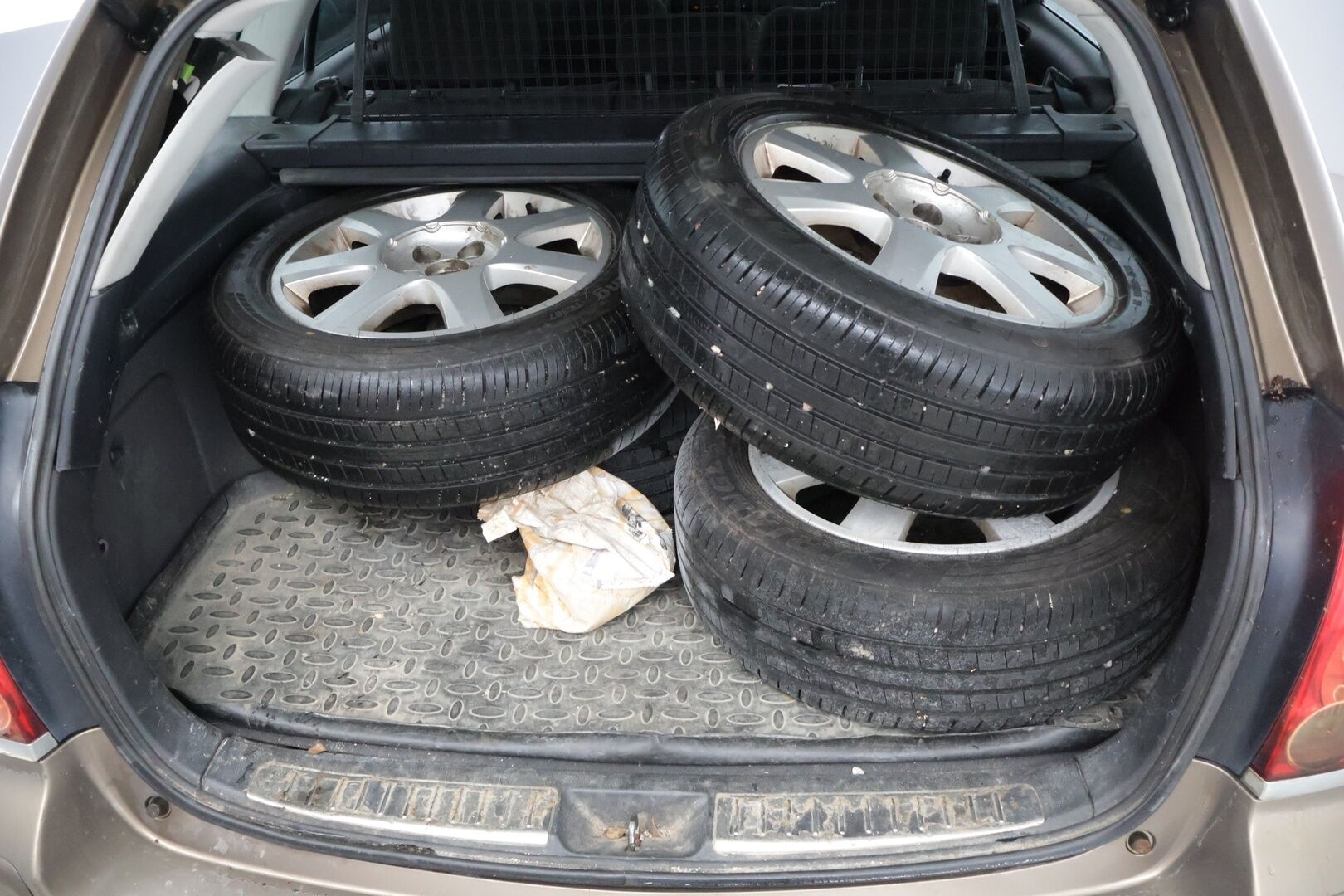 Toyota Avensis 2004 1,8 VVT-i Linea Terra Wagon * YritysOutlet - Myydään vain yrityksille / Heti ajoon / Pitkä leima! - YritysOutlet - Myydään vain yrityksille / Leimaa 10/2026