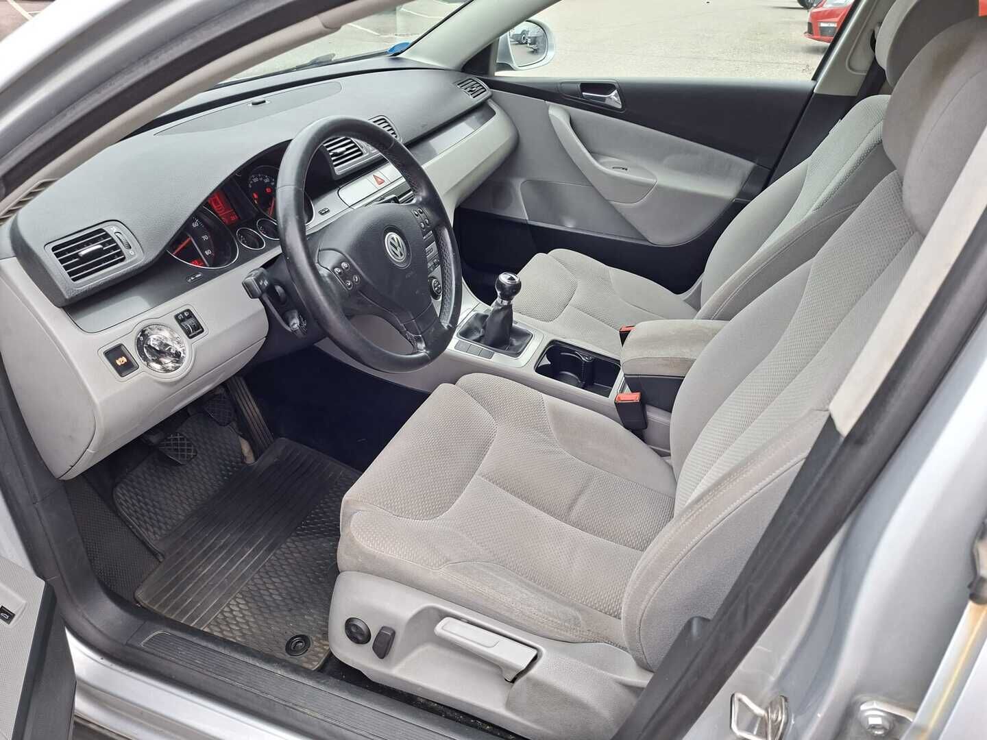 Volkswagen Passat 2007 PASSAT Farmari (AC) 1980cm3 - Tämä auto myydään Huutokaupat.com | Vetokoukku | Lohko | Vakkari | 2x renkaat