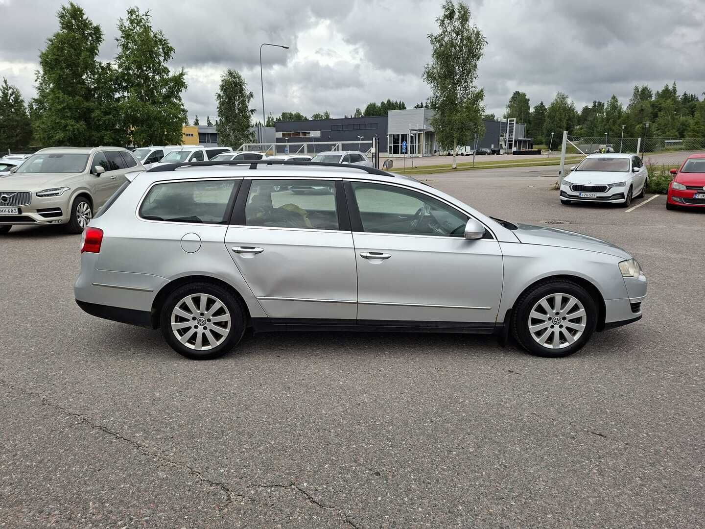 Volkswagen Passat 2007 PASSAT Farmari (AC) 1980cm3 - Tämä auto myydään Huutokaupat.com | Vetokoukku | Lohko | Vakkari | 2x renkaat