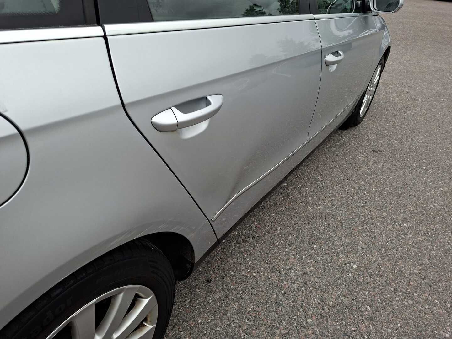 Volkswagen Passat 2007 PASSAT Farmari (AC) 1980cm3 - Tämä auto myydään Huutokaupat.com | Vetokoukku | Lohko | Vakkari | 2x renkaat