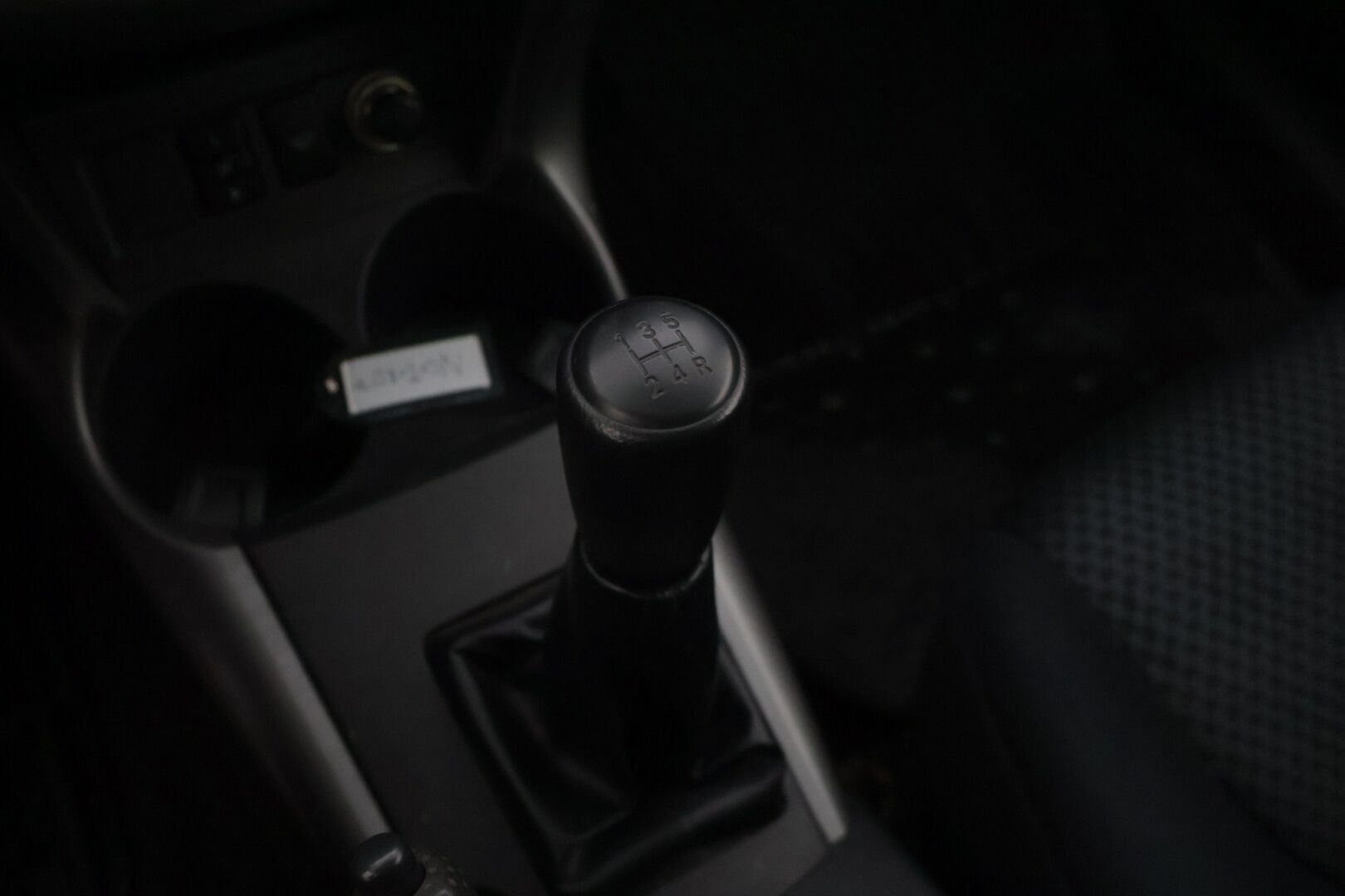 Toyota RAV4 2006 RAV4 2.0 * YritysOutlet - Myydään vain yrityksille  Vakkari* Koukku* Ilmastointi* Lohkolämmitin* Lukot* - * Tämä auto myydään YritysOutlet -valikoimasta vain yritykselle / Suomi-Auto / Kolmet renkaat vanteilla / 