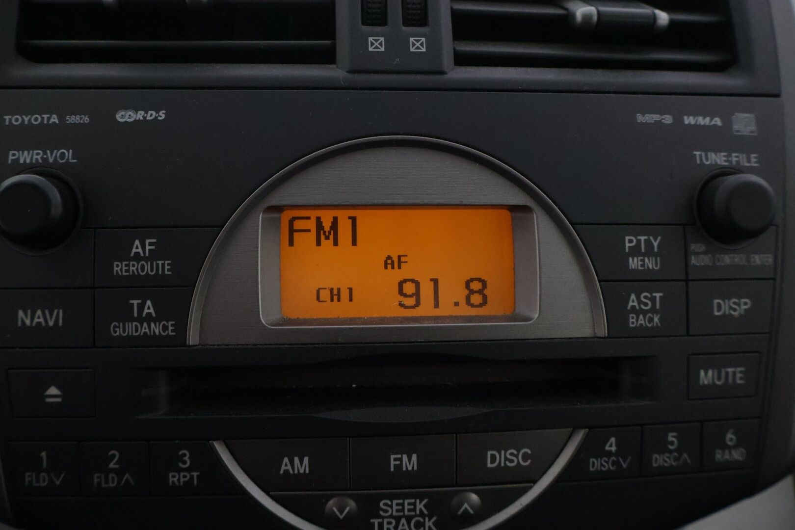 Toyota RAV4 2006 RAV4 2.0 * YritysOutlet - Myydään vain yrityksille  Vakkari* Koukku* Ilmastointi* Lohkolämmitin* Lukot* - * Tämä auto myydään YritysOutlet -valikoimasta vain yritykselle / Suomi-Auto / Kolmet renkaat vanteilla / 