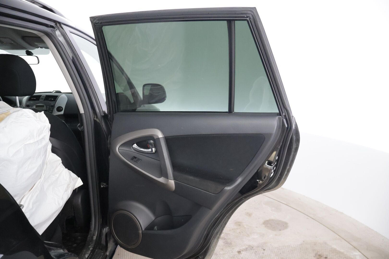 Toyota RAV4 2006 RAV4 2.0 * YritysOutlet - Myydään vain yrityksille  Vakkari* Koukku* Ilmastointi* Lohkolämmitin* Lukot* - * Tämä auto myydään YritysOutlet -valikoimasta vain yritykselle / Suomi-Auto / Kolmet renkaat vanteilla / 