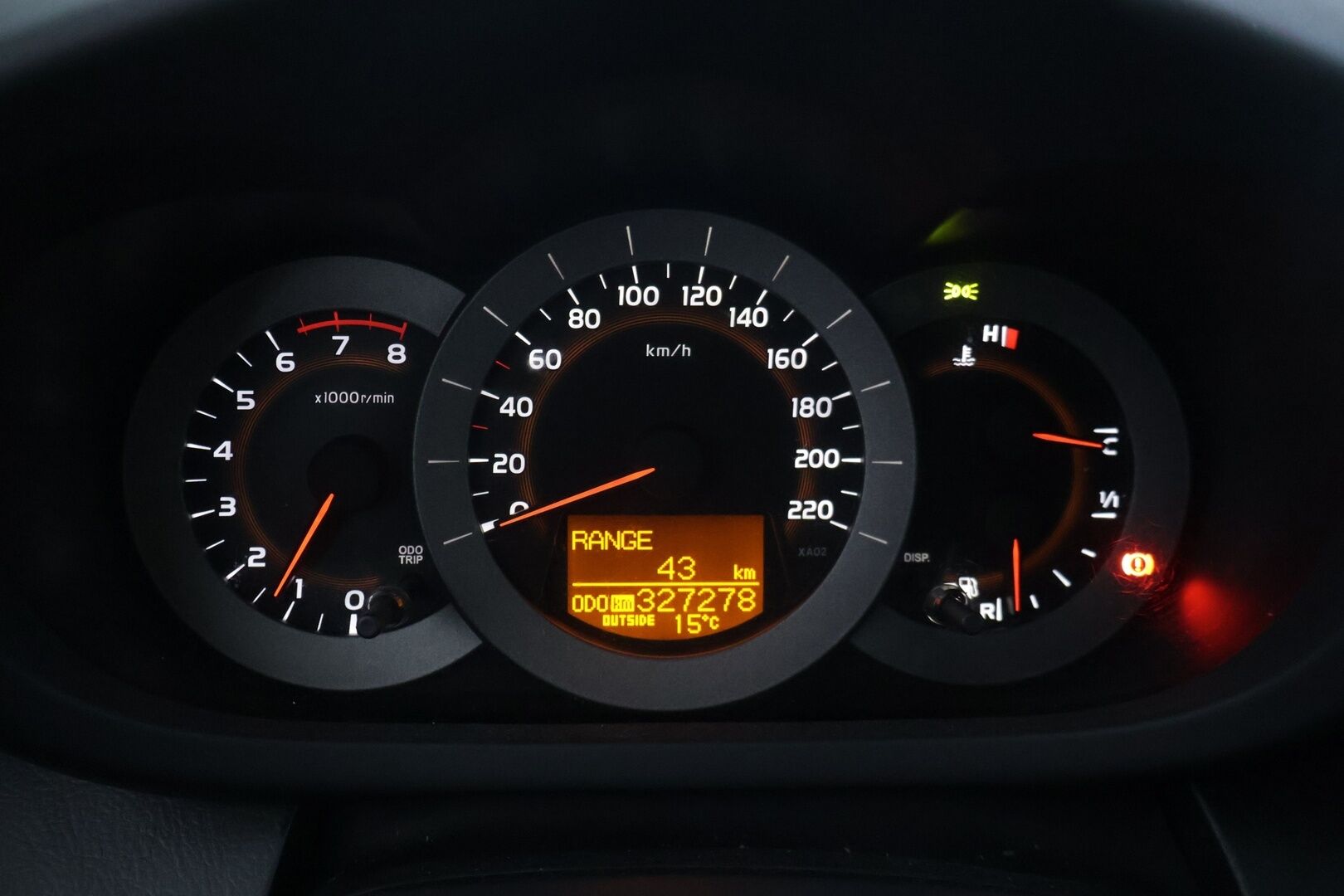 Toyota RAV4 2006 RAV4 2.0 * YritysOutlet - Myydään vain yrityksille  Vakkari* Koukku* Ilmastointi* Lohkolämmitin* Lukot* - * Tämä auto myydään YritysOutlet -valikoimasta vain yritykselle / Suomi-Auto / Kolmet renkaat vanteilla / 