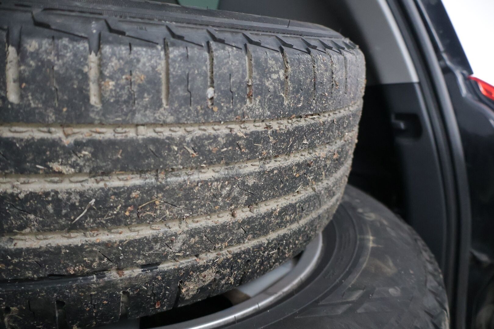 Toyota RAV4 2006 RAV4 2.0 * YritysOutlet - Myydään vain yrityksille  Vakkari* Koukku* Ilmastointi* Lohkolämmitin* Lukot* - * Tämä auto myydään YritysOutlet -valikoimasta vain yritykselle / Suomi-Auto / Kolmet renkaat vanteilla / 