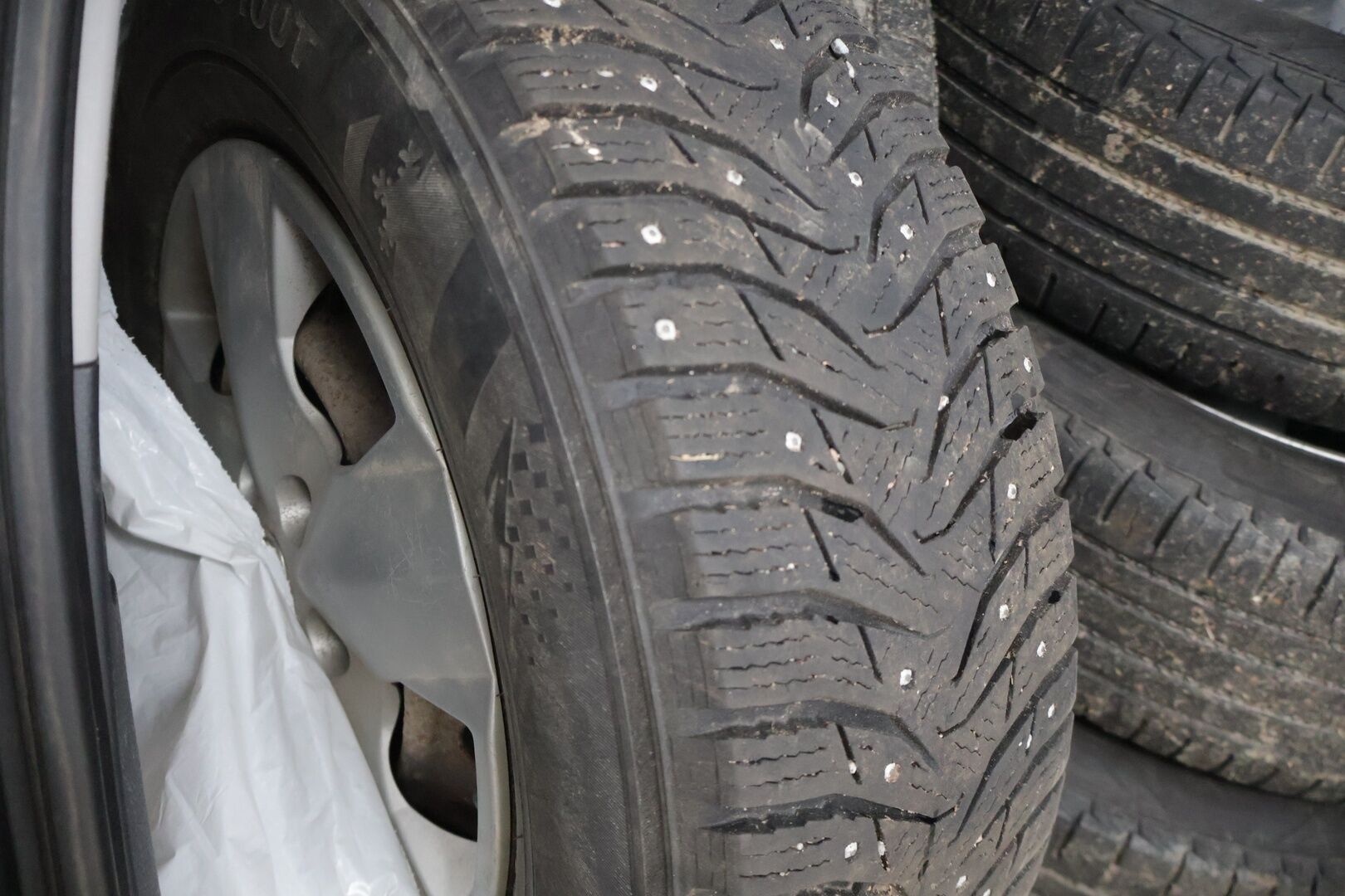 Toyota RAV4 2006 RAV4 2.0 * YritysOutlet - Myydään vain yrityksille  Vakkari* Koukku* Ilmastointi* Lohkolämmitin* Lukot* - * Tämä auto myydään YritysOutlet -valikoimasta vain yritykselle / Suomi-Auto / Kolmet renkaat vanteilla / 