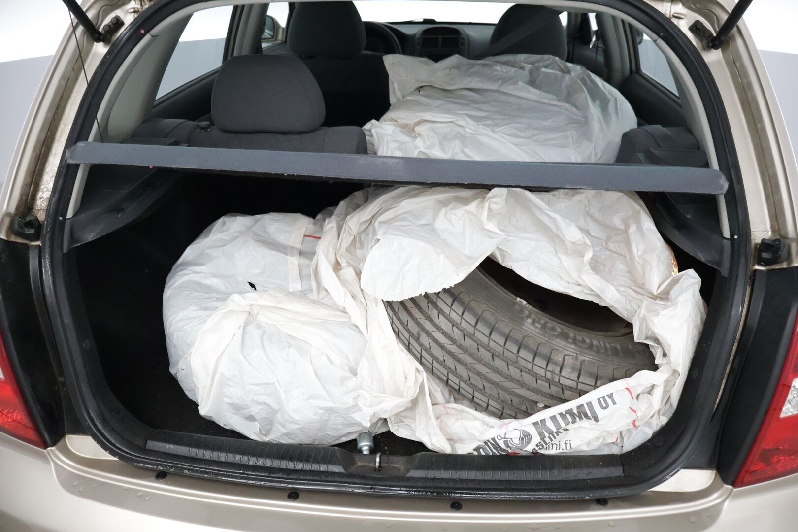 Kia Cerato 2006 *YritysOutlet - Myydään vain yrityksille* - *YritysOutlet - Myydään vain yrityksille* Sähköikkunat / Ilmastointi / Lohko sisä *