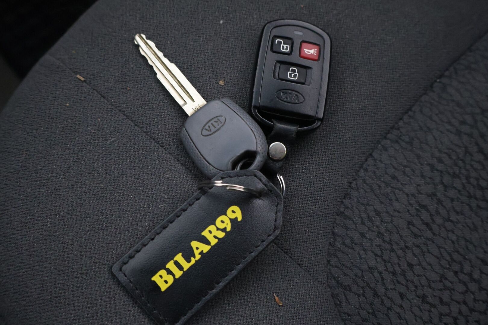 Kia Cerato 2006 *YritysOutlet - Myydään vain yrityksille* - *YritysOutlet - Myydään vain yrityksille* Sähköikkunat / Ilmastointi / Lohko sisä *