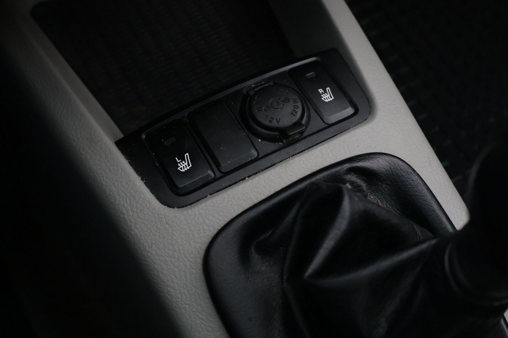 Kia Cerato 2006 *YritysOutlet - Myydään vain yrityksille* - *YritysOutlet - Myydään vain yrityksille* Sähköikkunat / Ilmastointi / Lohko sisä *