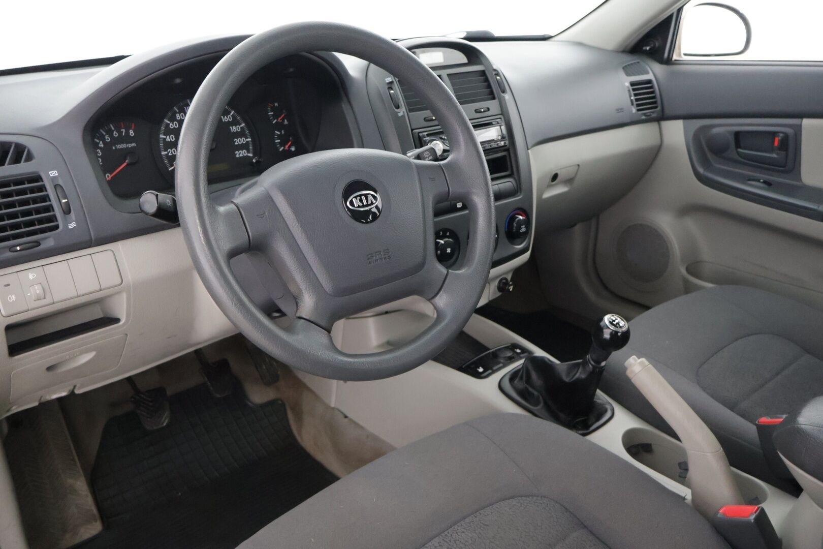 Kia Cerato 2006 *YritysOutlet - Myydään vain yrityksille* - *YritysOutlet - Myydään vain yrityksille* Sähköikkunat / Ilmastointi / Lohko sisä *