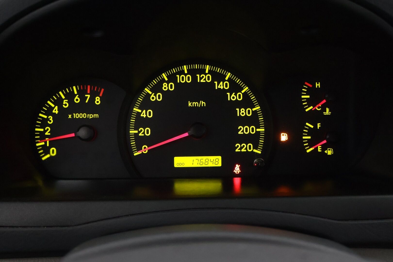 Kia Cerato 2006 *YritysOutlet - Myydään vain yrityksille* - *YritysOutlet - Myydään vain yrityksille* Sähköikkunat / Ilmastointi / Lohko sisä *