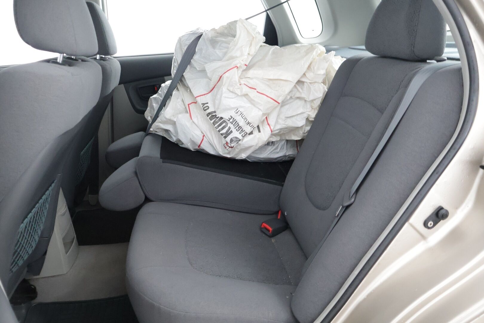 Kia Cerato 2006 *YritysOutlet - Myydään vain yrityksille* - *YritysOutlet - Myydään vain yrityksille* Sähköikkunat / Ilmastointi / Lohko sisä *