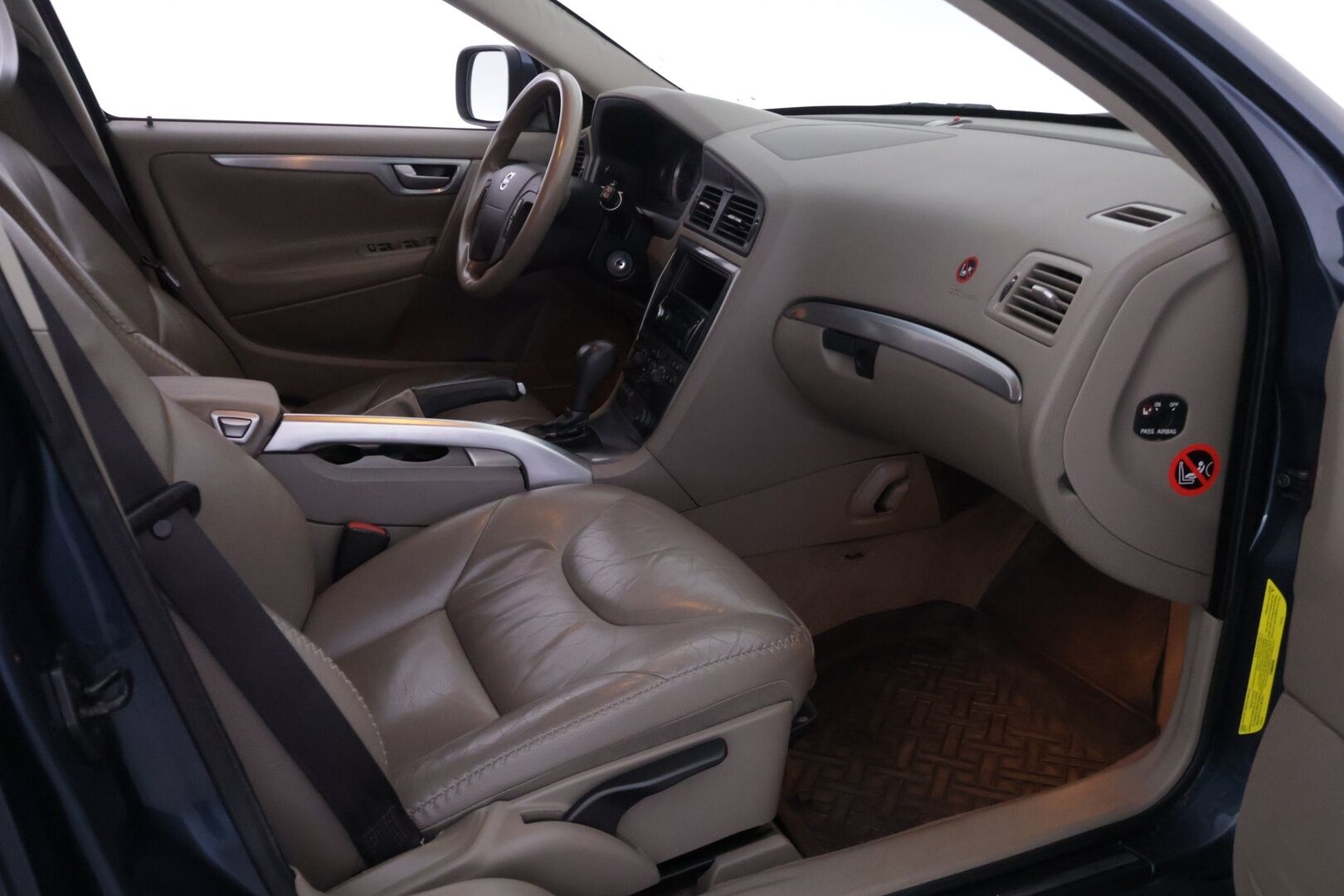 Volvo XC70 2007 D5 AWD Summum aut * Myydään Huutokaupat.com * - – Myydään Huutokaupat.com