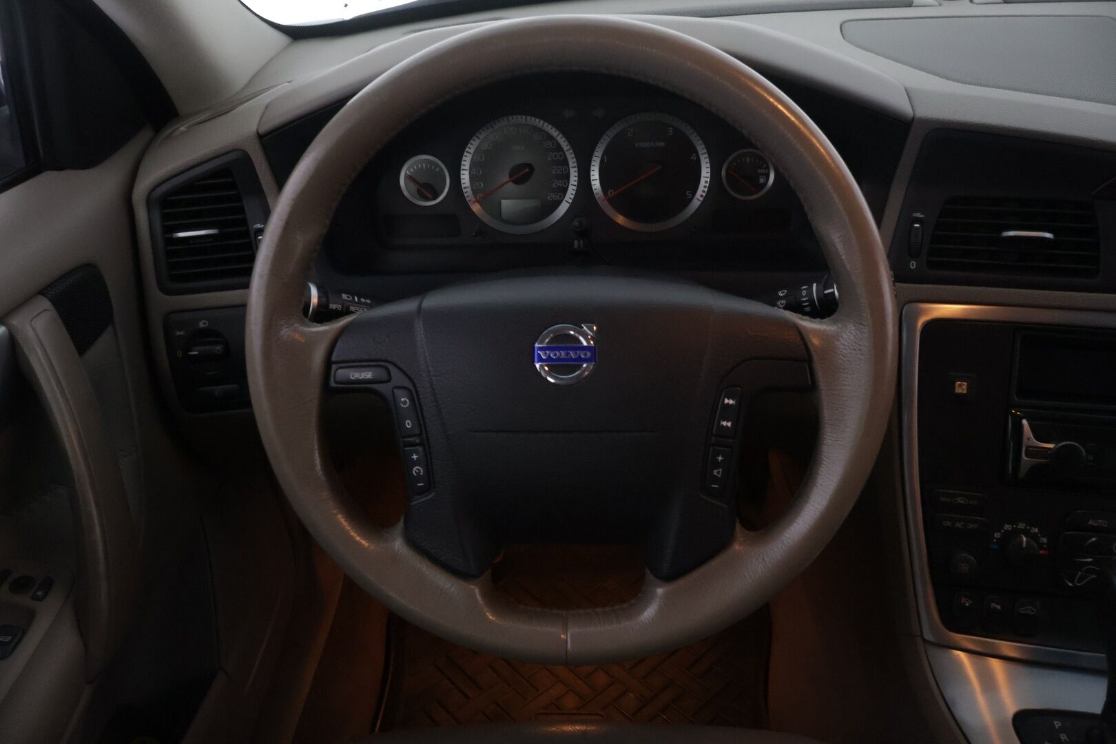 Volvo XC70 2007 D5 AWD Summum aut * Myydään Huutokaupat.com * - – Myydään Huutokaupat.com