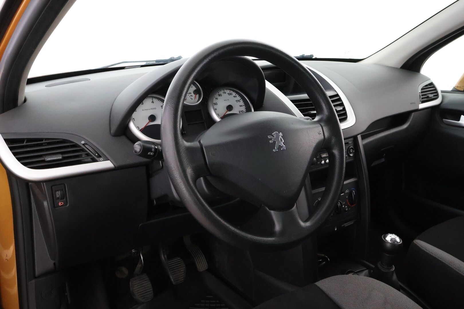 Peugeot 207 2007 - YritysOutlet - Myydään vain yrityksille - *Ilmastointi / Huoltokirja / Lohko+sisähaara / Fiksu kauppakassi!*