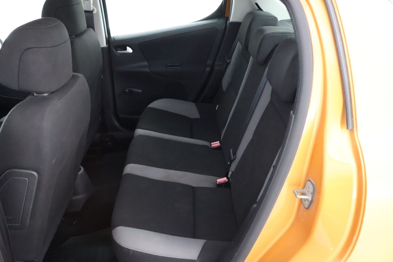 Peugeot 207 2007 - YritysOutlet - Myydään vain yrityksille - *Ilmastointi / Huoltokirja / Lohko+sisähaara / Fiksu kauppakassi!*