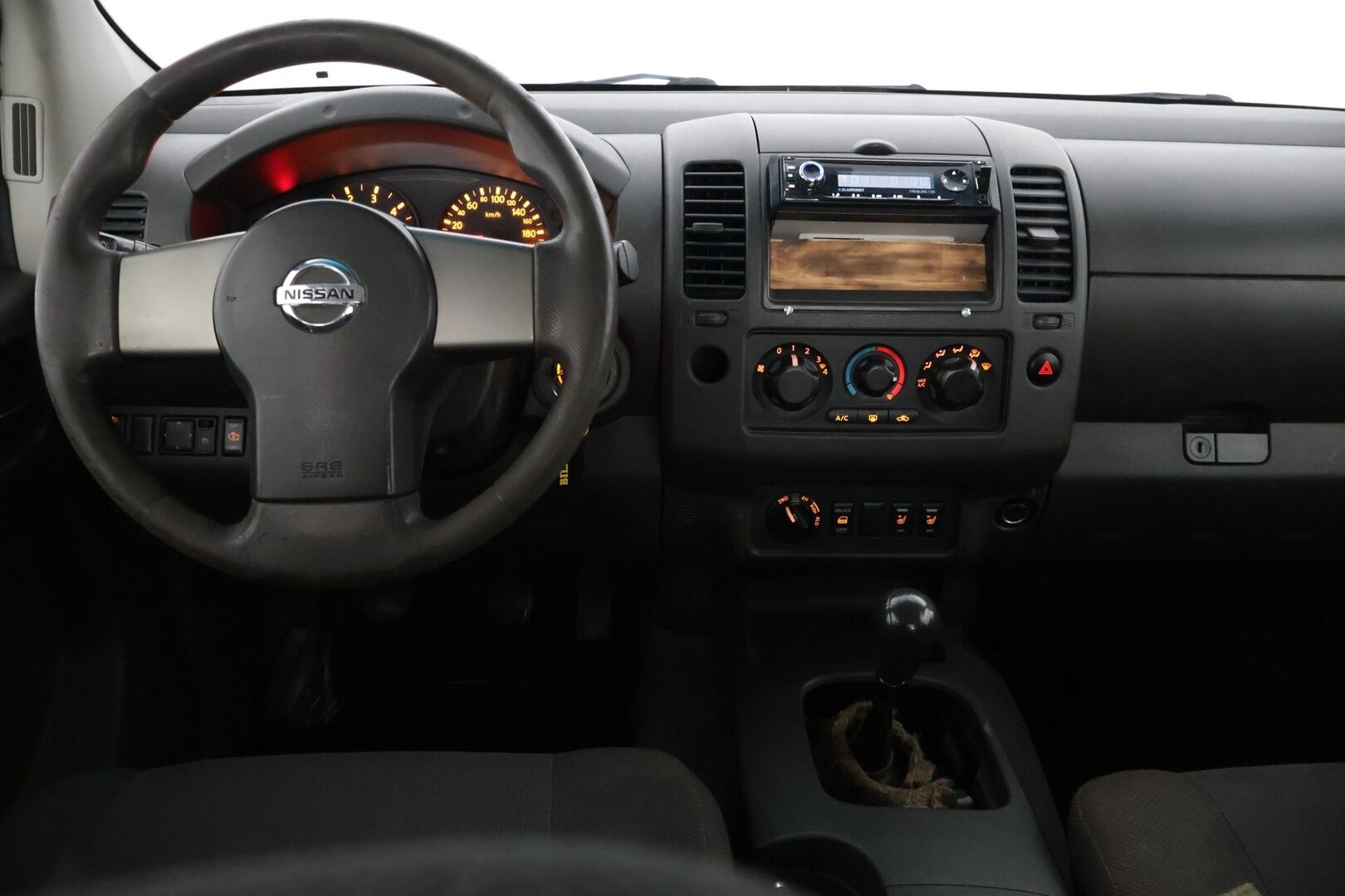 Nissan Navara 2008 2,5 dCi 171 hv LE 4x4 King Cab * YritysOutlet-Myydään vain yrityksille * - * YritysOutlet-Myydään vain yrityksille *