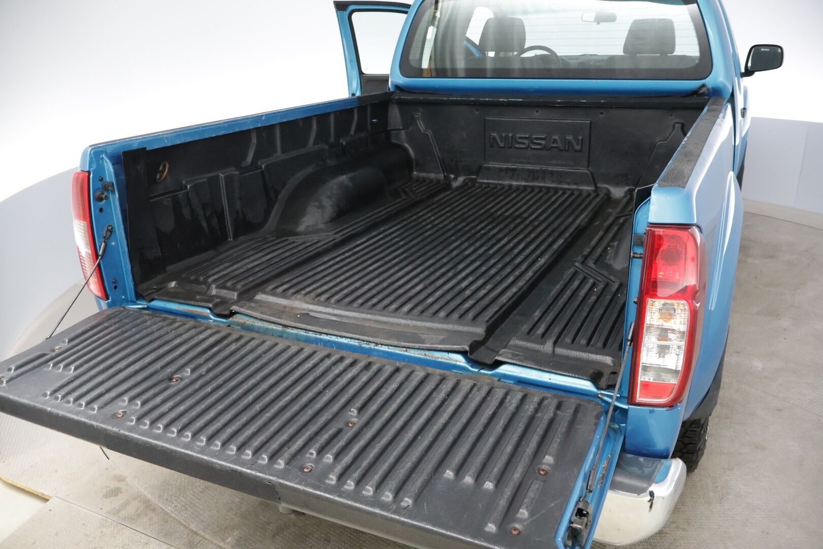 Nissan Navara 2008 2,5 dCi 171 hv LE 4x4 King Cab * YritysOutlet-Myydään vain yrityksille * - * YritysOutlet-Myydään vain yrityksille *