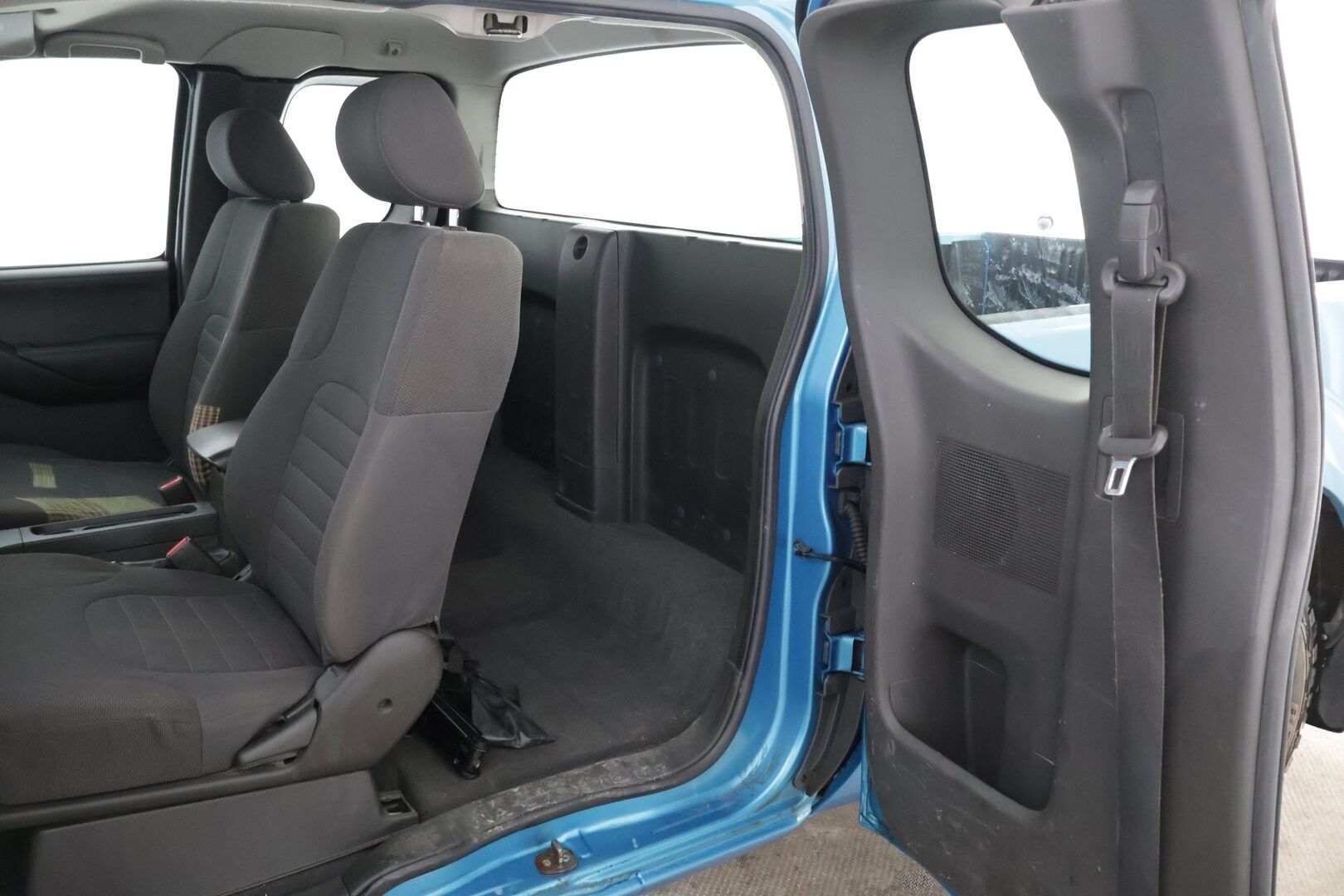Nissan Navara 2008 2,5 dCi 171 hv LE 4x4 King Cab * YritysOutlet-Myydään vain yrityksille * - * YritysOutlet-Myydään vain yrityksille *