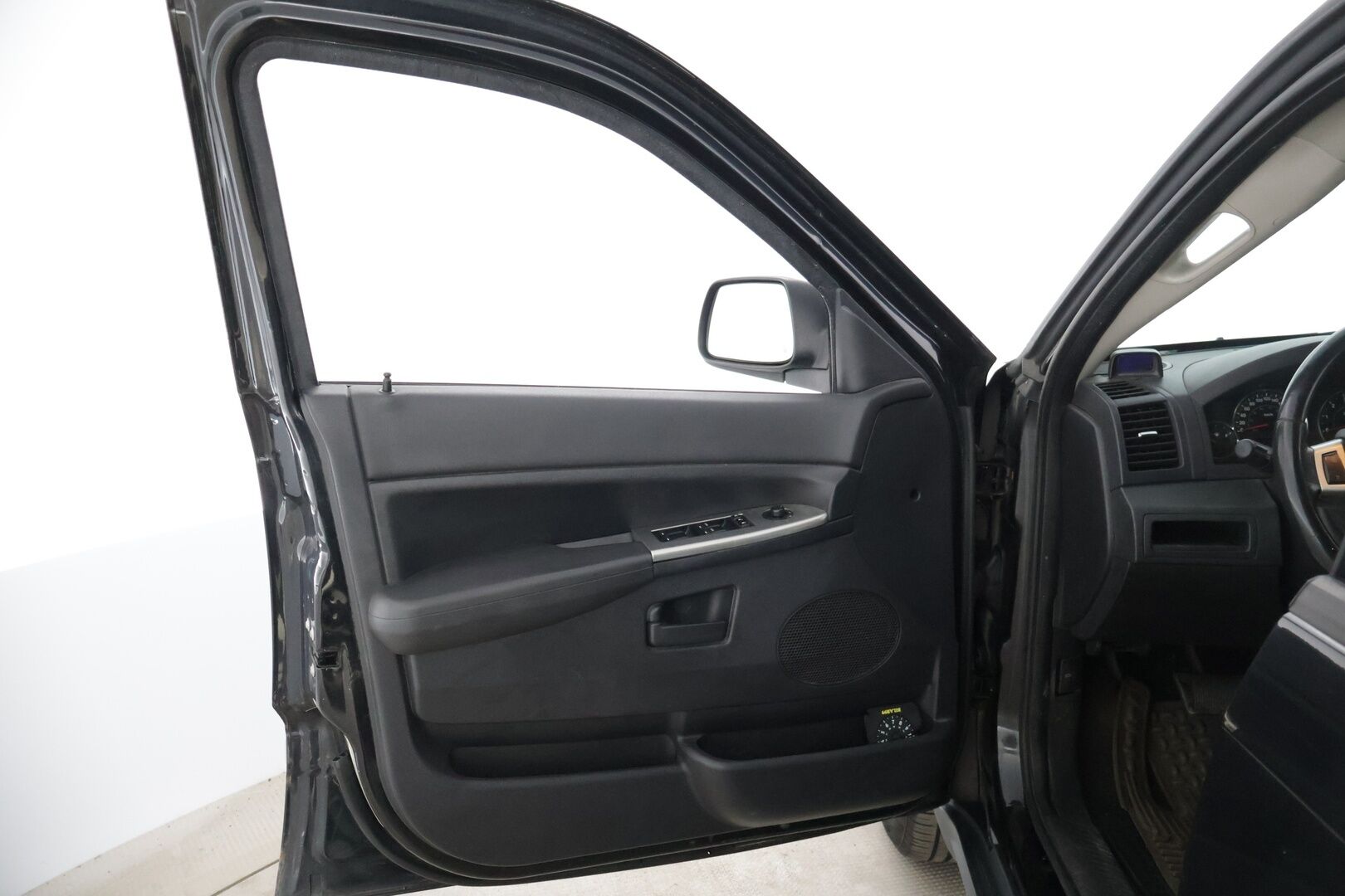 Jeep Grand Cherokee 2008 3,0 CRD A5 QT LAREDO *Myydään huutokaupat.com-sivustolla / Suomiauto / Kattavasti korjattu / Vakkari / Lohkolämmitin ** - *Isolla rahalla korjattu ja huollettu! / 3500kg vetomassa! / Kaksilla renkailla!*