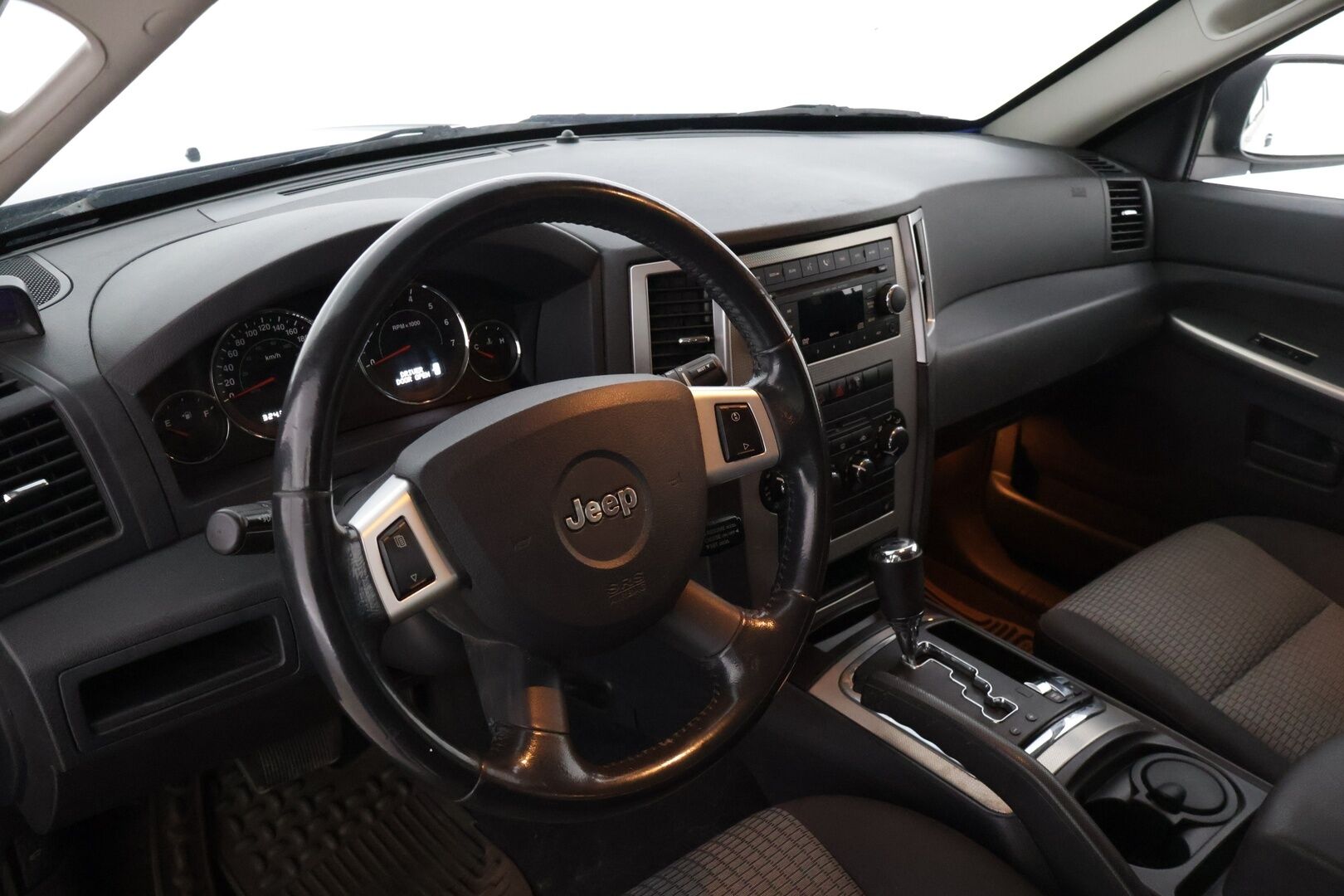 Jeep Grand Cherokee 2008 3,0 CRD A5 QT LAREDO *Myydään huutokaupat.com-sivustolla / Suomiauto / Kattavasti korjattu / Vakkari / Lohkolämmitin ** - *Isolla rahalla korjattu ja huollettu! / 3500kg vetomassa! / Kaksilla renkailla!*