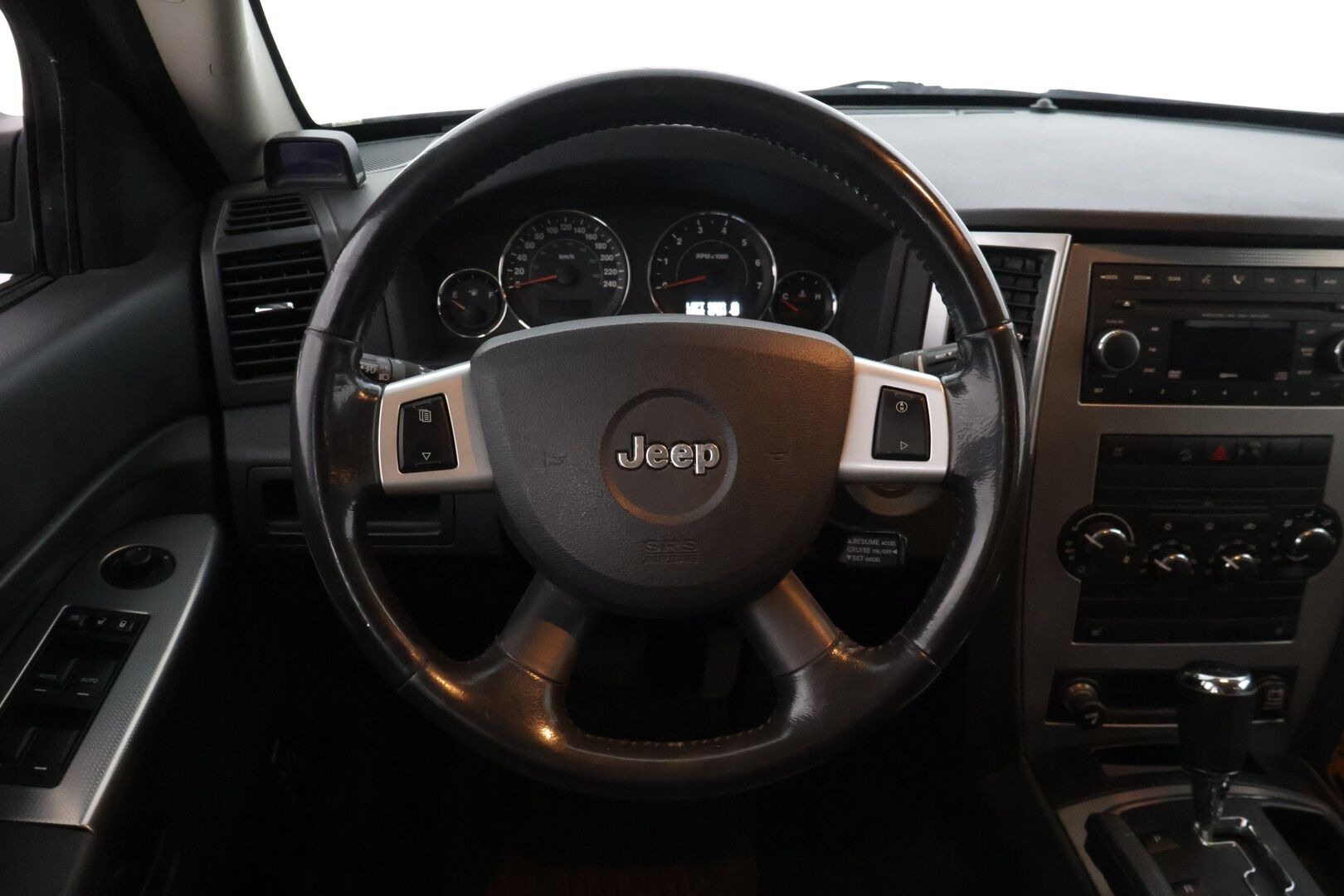 Jeep Grand Cherokee 2008 3,0 CRD A5 QT LAREDO *Myydään huutokaupat.com-sivustolla / Suomiauto / Kattavasti korjattu / Vakkari / Lohkolämmitin ** - *Isolla rahalla korjattu ja huollettu! / 3500kg vetomassa! / Kaksilla renkailla!*