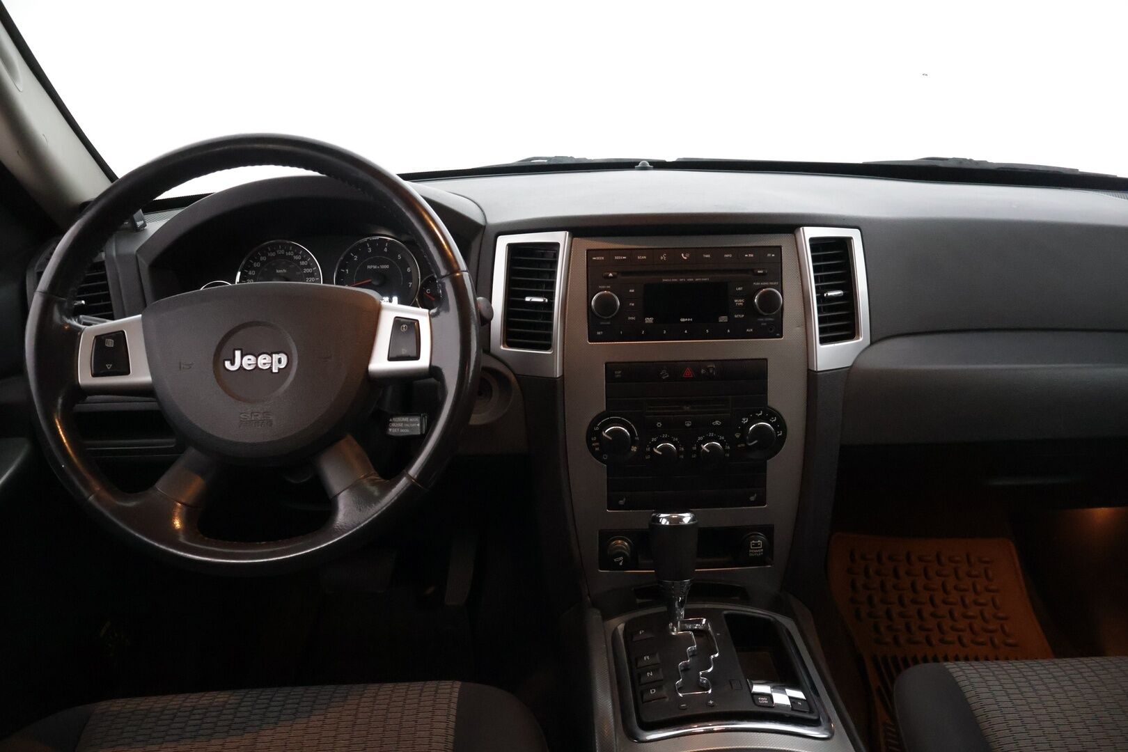 Jeep Grand Cherokee 2008 3,0 CRD A5 QT LAREDO *Myydään huutokaupat.com-sivustolla / Suomiauto / Kattavasti korjattu / Vakkari / Lohkolämmitin ** - *Isolla rahalla korjattu ja huollettu! / 3500kg vetomassa! / Kaksilla renkailla!*