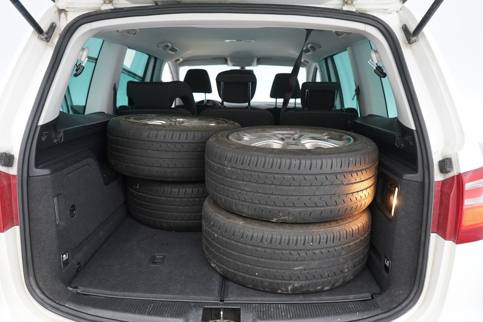 Seat Alhambra 2012 *YritysOutlet - Myydään vain yrityksille / Webasto / Koukku / Hyvät huollot / Vakkari / Tutkat* - Tämä auto myydään YritysOutlet -valikoimasta vain yritykselle