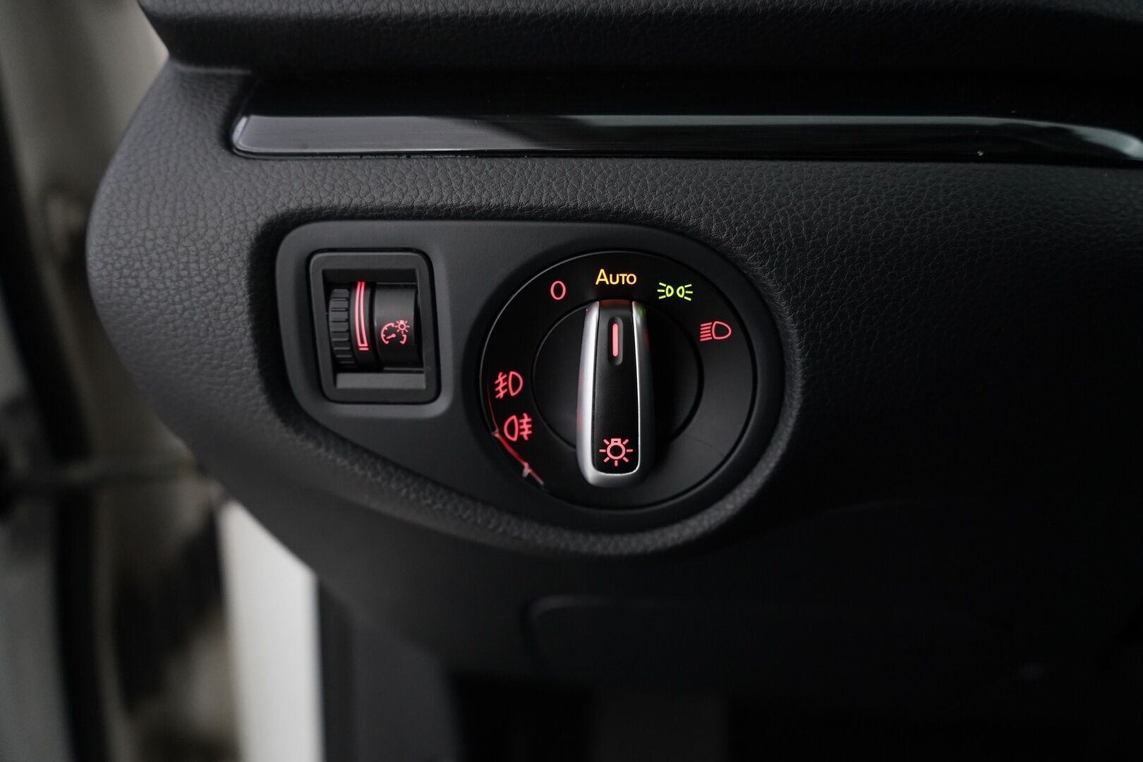 Seat Alhambra 2012 *YritysOutlet - Myydään vain yrityksille / Webasto / Koukku / Hyvät huollot / Vakkari / Tutkat* - Tämä auto myydään YritysOutlet -valikoimasta vain yritykselle