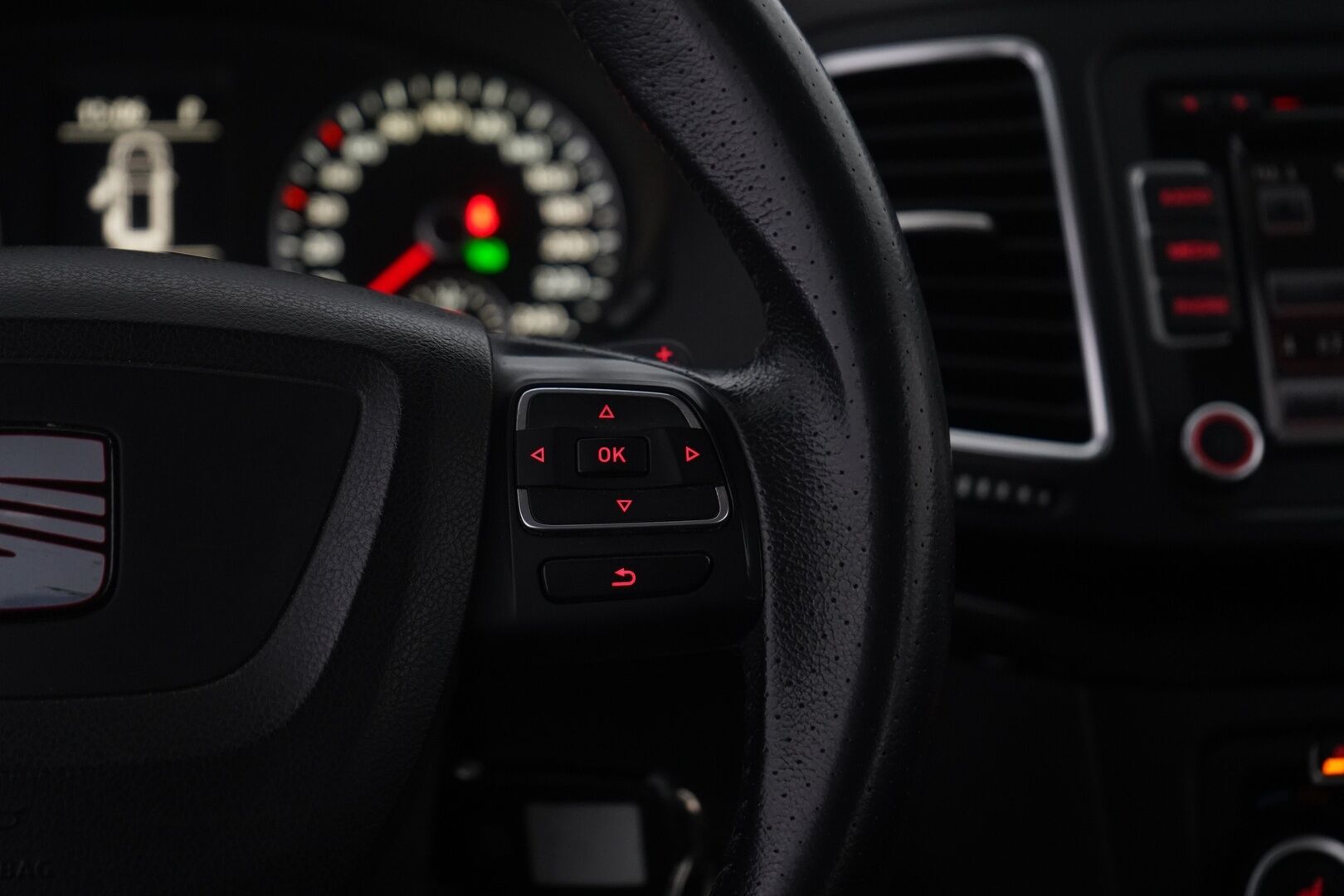 Seat Alhambra 2012 *YritysOutlet - Myydään vain yrityksille / Webasto / Koukku / Hyvät huollot / Vakkari / Tutkat* - Tämä auto myydään YritysOutlet -valikoimasta vain yritykselle