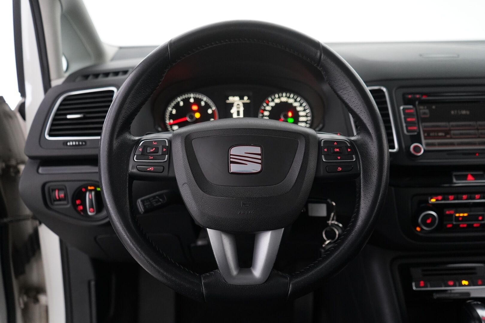 Seat Alhambra 2012 *YritysOutlet - Myydään vain yrityksille / Webasto / Koukku / Hyvät huollot / Vakkari / Tutkat* - Tämä auto myydään YritysOutlet -valikoimasta vain yritykselle