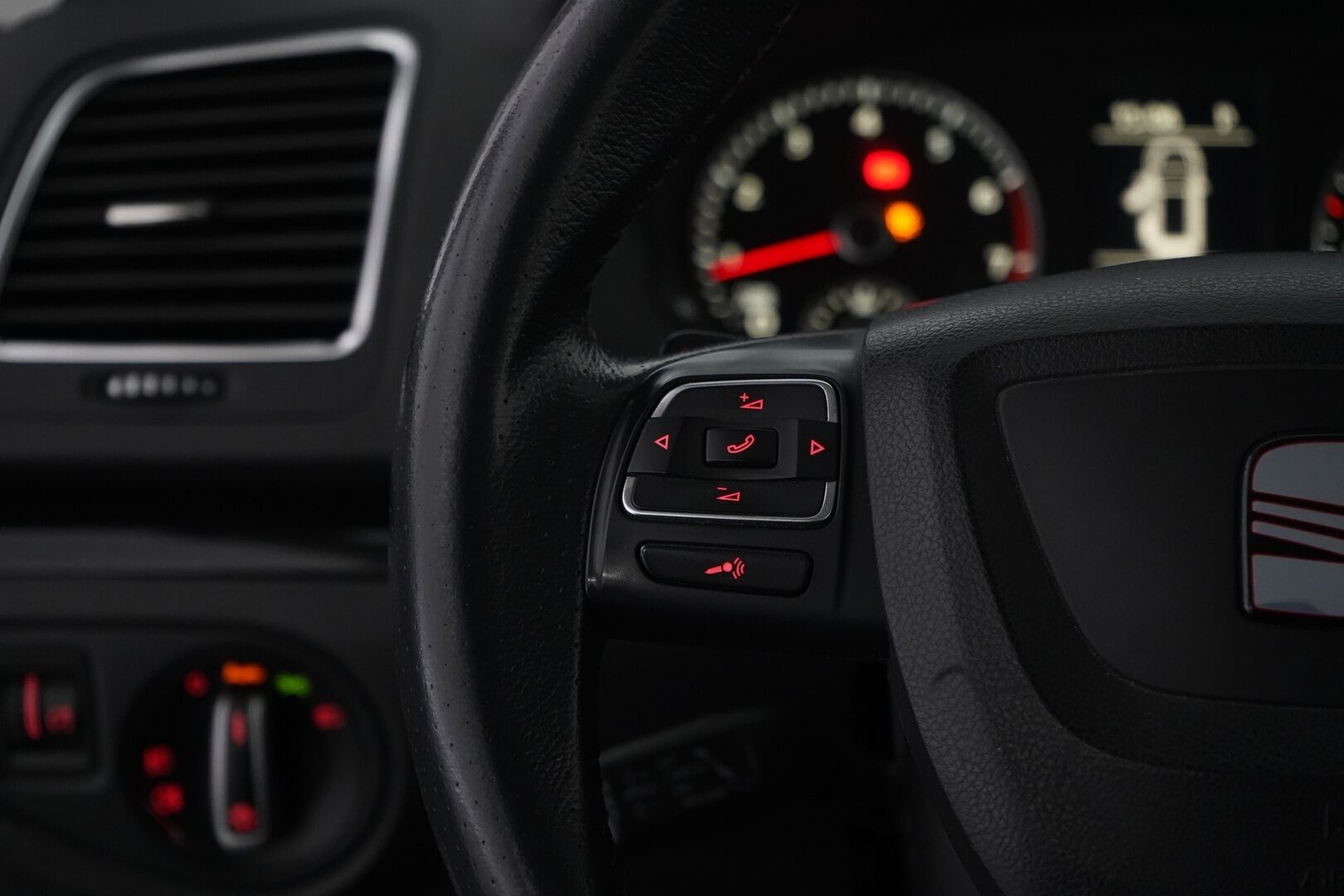 Seat Alhambra 2012 *YritysOutlet - Myydään vain yrityksille / Webasto / Koukku / Hyvät huollot / Vakkari / Tutkat* - Tämä auto myydään YritysOutlet -valikoimasta vain yritykselle