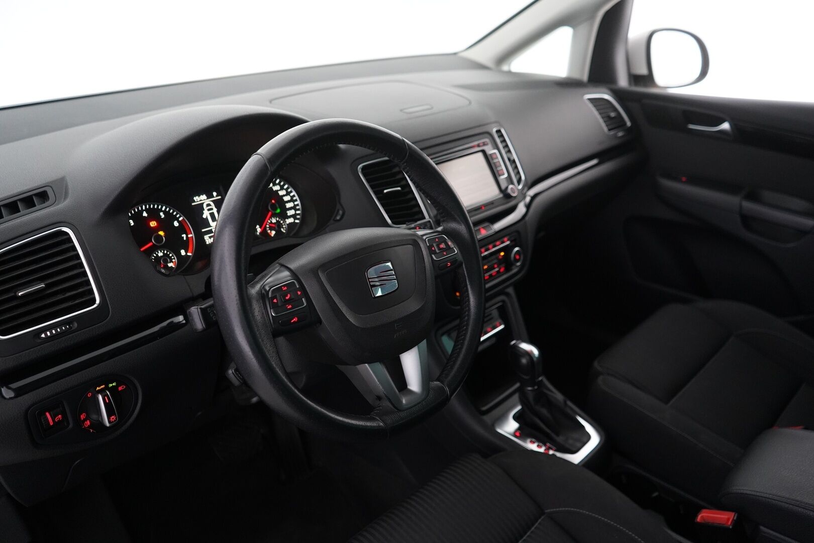 Seat Alhambra 2012 *YritysOutlet - Myydään vain yrityksille / Webasto / Koukku / Hyvät huollot / Vakkari / Tutkat* - Tämä auto myydään YritysOutlet -valikoimasta vain yritykselle