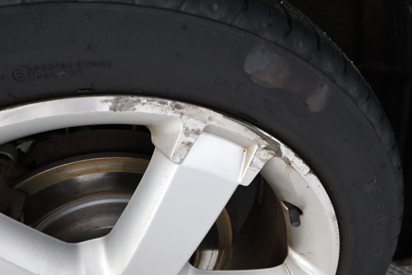 Ford Focus 2005 2,0 145hv Titanium M5 - YritysOutlet - Myydään vain yrityksille - – Tämä auto myydään YritysOutlet -valikoimasta vain yritykselle
