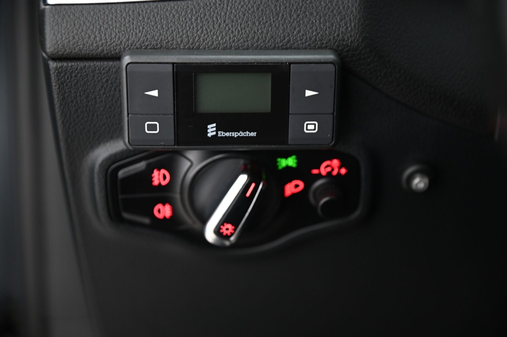 Audi Q5 2012 2,0 TDI quattro S tronic Offroad edition **YritysOutlet - Myydään vain yrityksille* - *2x Renkaat / Koukku / Webasto / Sporttipenkit