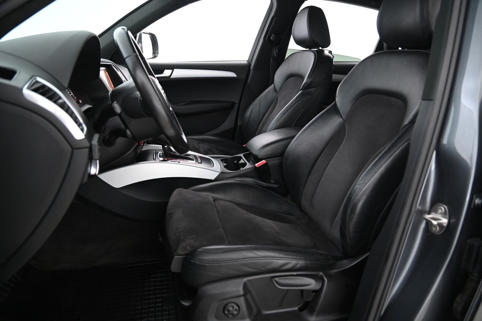 Audi Q5 2012 2,0 TDI quattro S tronic Offroad edition **YritysOutlet - Myydään vain yrityksille* - *2x Renkaat / Koukku / Webasto / Sporttipenkit