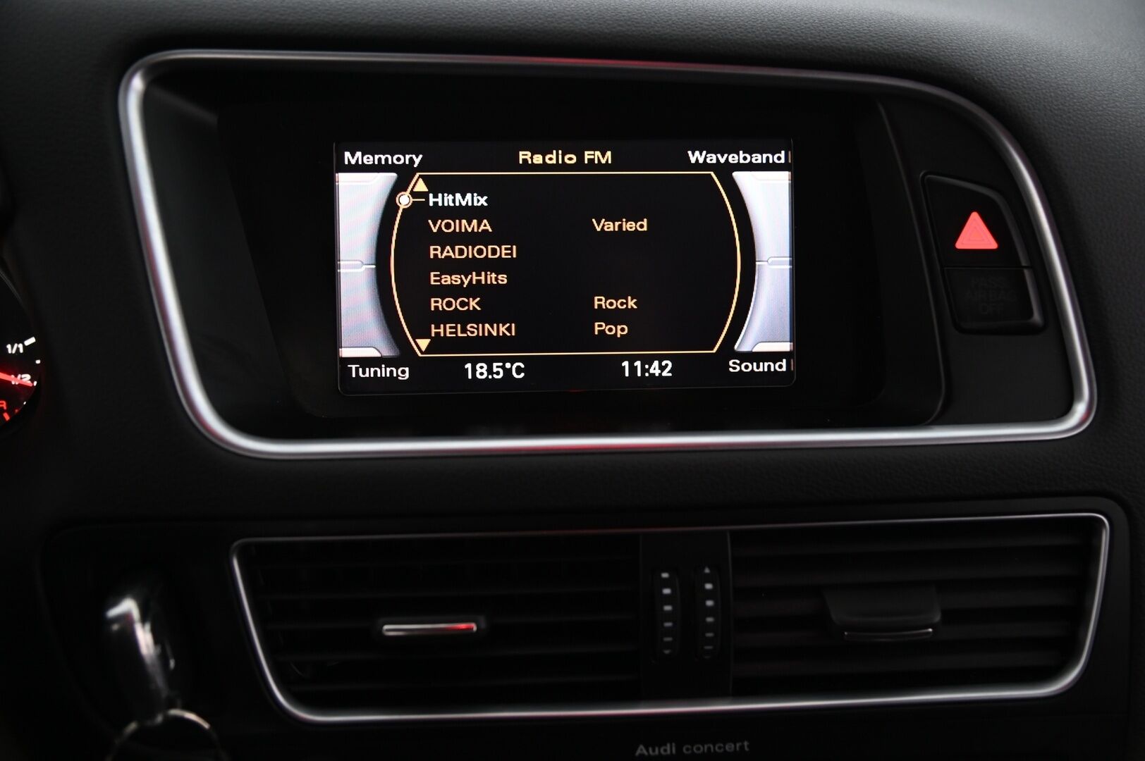 Audi Q5 2012 2,0 TDI quattro S tronic Offroad edition *Koukku / Webasto / Sporttipenkit* - *2x Renkaat / Hyvät huollot*