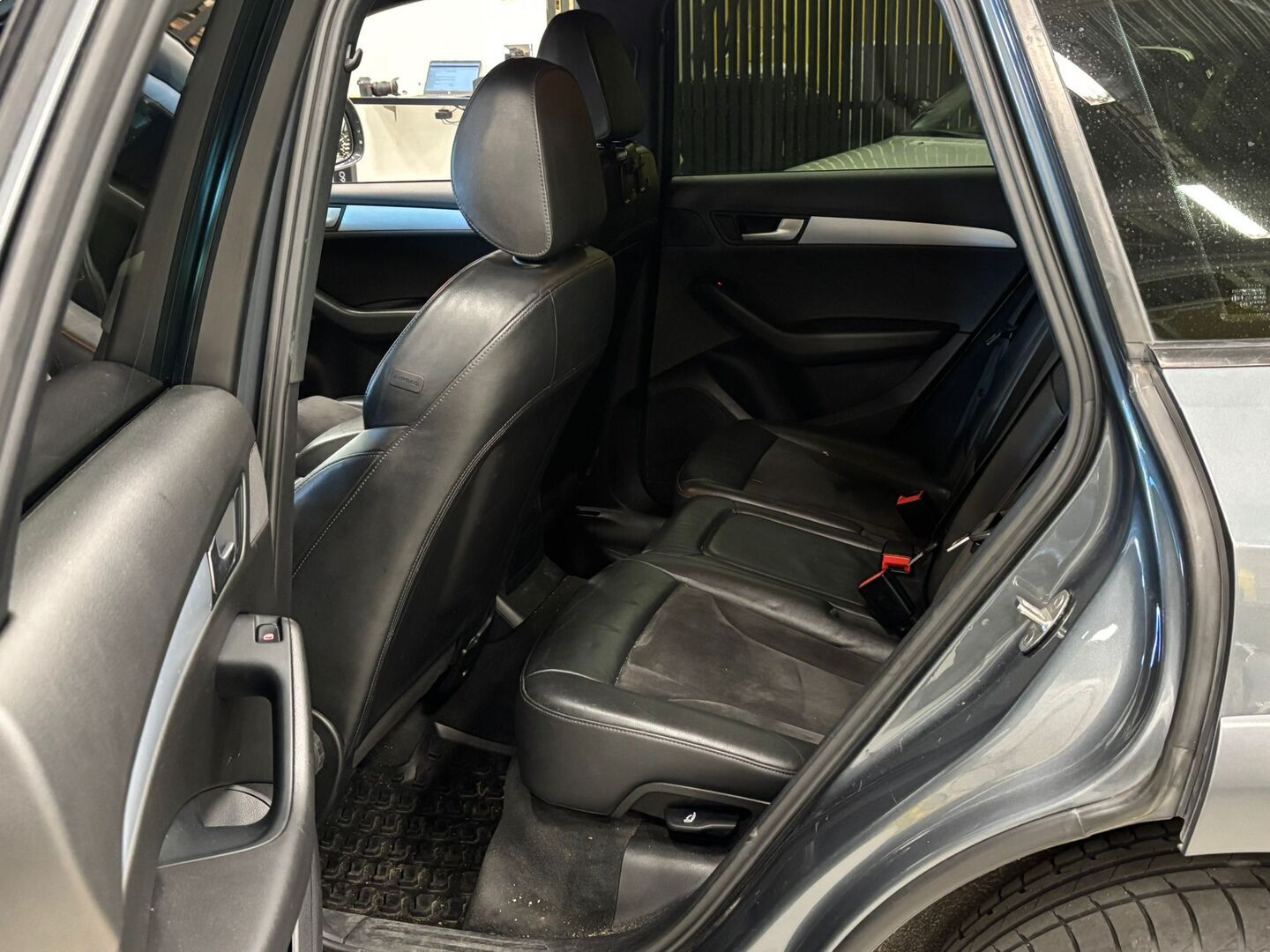Audi Q5 2012 2,0 TDI quattro S tronic Offroad edition *Koukku / Webasto / Sporttipenkit* - *2x Renkaat / Hyvät huollot*