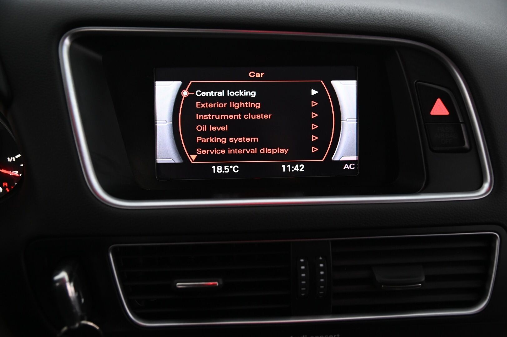 Audi Q5 2012 2,0 TDI quattro S tronic Offroad edition **YritysOutlet - Myydään vain yrityksille* - *2x Renkaat / Koukku / Webasto / Sporttipenkit