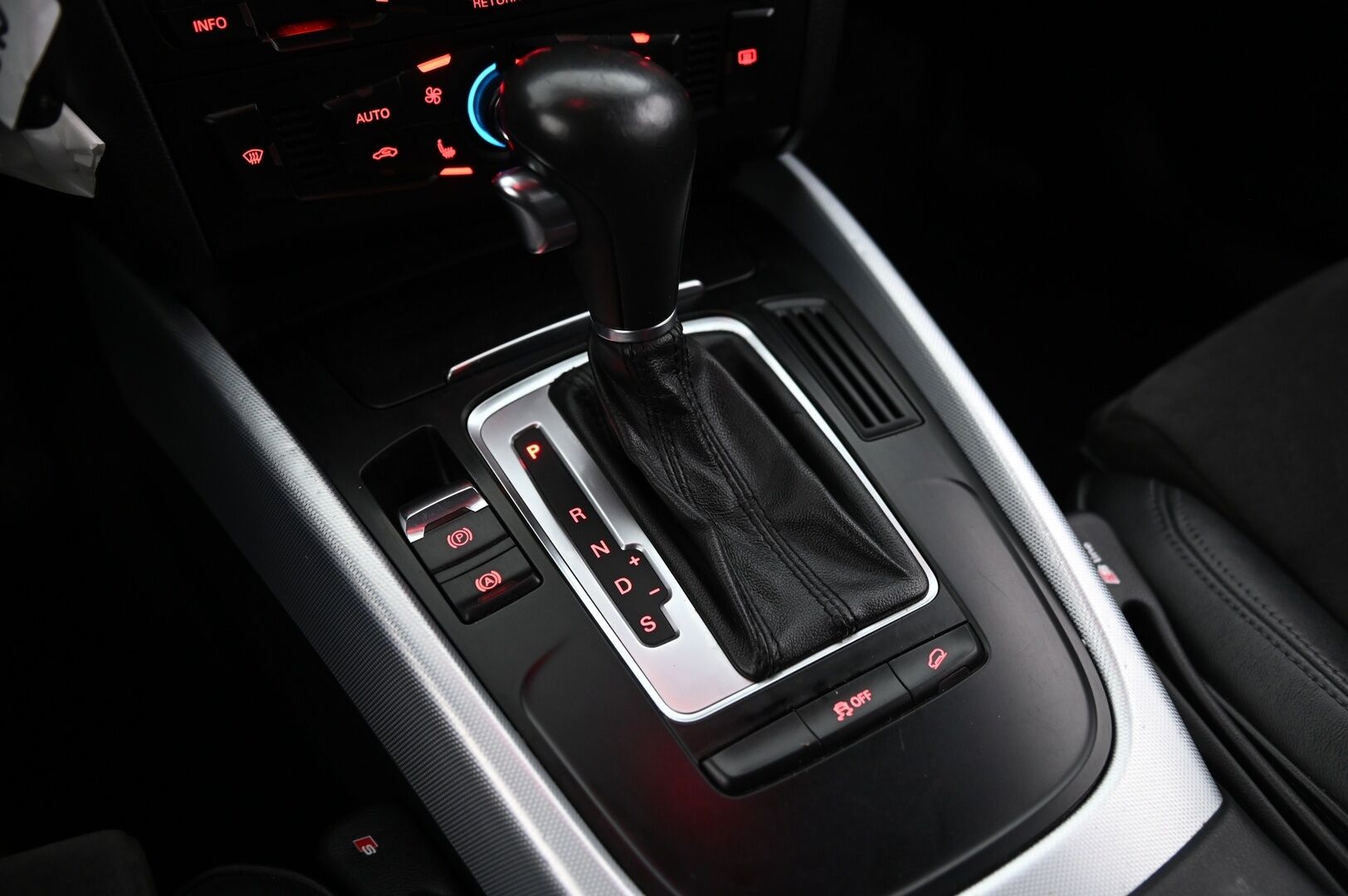 Audi Q5 2012 2,0 TDI quattro S tronic Offroad edition - *Myydään Huutokaupat.com*