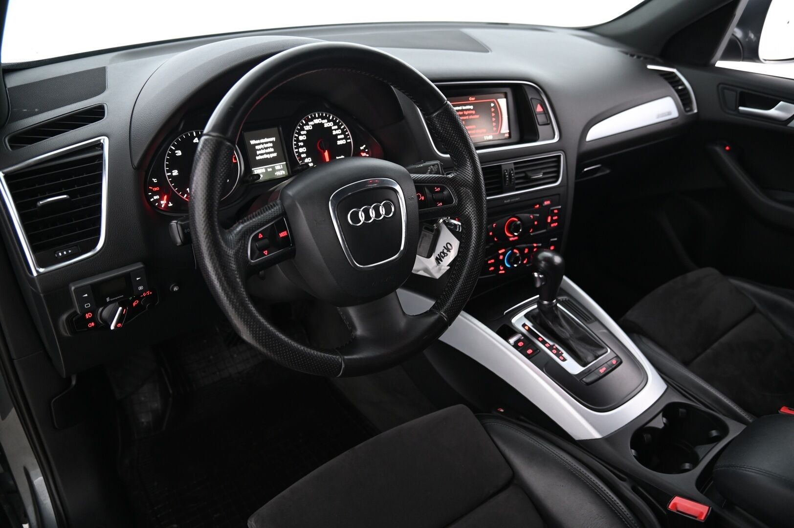 Audi Q5 2012 2,0 TDI quattro S tronic Offroad edition **YritysOutlet - Myydään vain yrityksille* - *2x Renkaat / Koukku / Webasto / Sporttipenkit