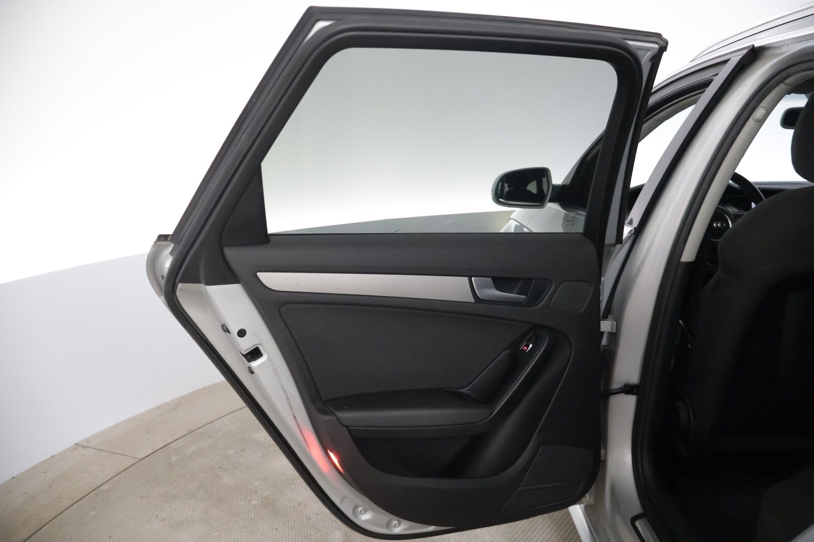 Audi A4 2012 Avant Business 2,0 TDI 105 kW multitronic *Yritys Outlet- Myydään vain yrityksille!* - Suomi-auto |Juuri huollettu | Vakkari | P-Tutka | Start-Stop | Sähköluukku | 2x Renkaat |