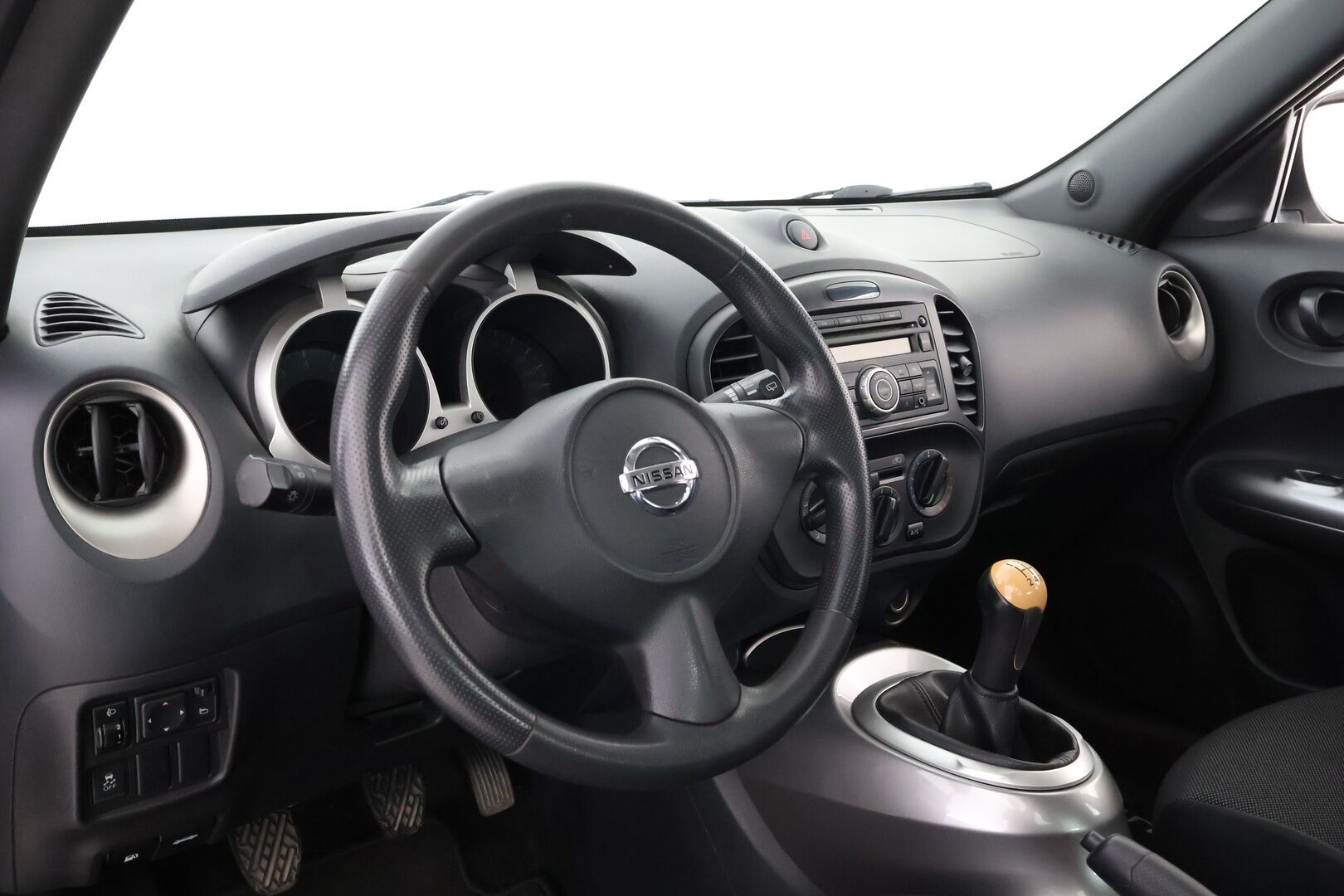 Nissan Juke 2011 1,6L Pure Drive Visia 2WD 5MT - MYYDÄÄN HUUTOKAUPAT.COM!