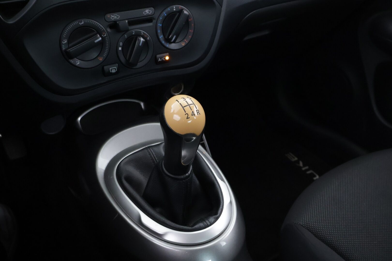 Nissan Juke 2011 1,6L Pure Drive Visia 2WD 5MT - MYYDÄÄN HUUTOKAUPAT.COM!