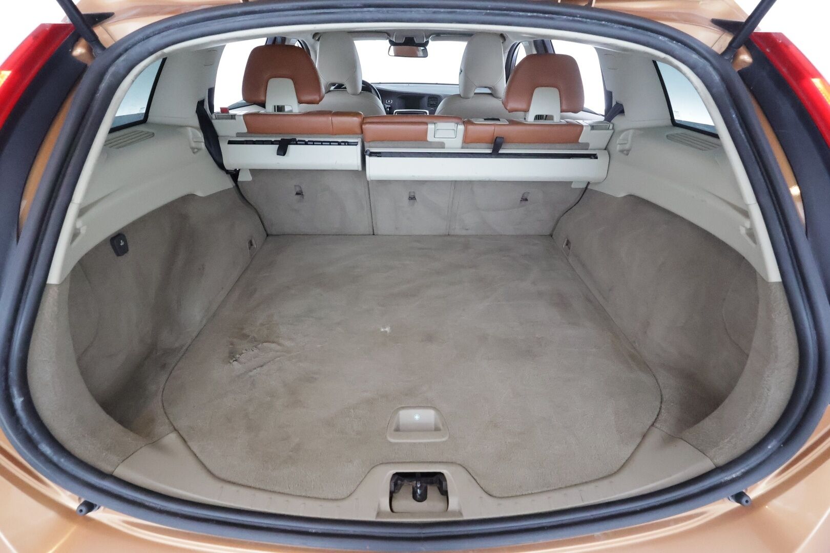 Volvo V60 2011 2,0T Momentum aut * YritysOutlet - Myydään vain yrityksille * - * Suomi-auto / ACC / P.tutka / Koukku / Kaistavahti / Nahat / BLIS *