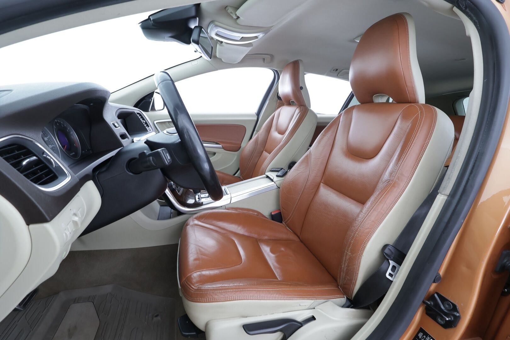 Volvo V60 2011 2,0T Momentum aut * ACC / P.tutka / Koukku / Kaistavahti / Nahat / BLIS * - Suomi-auto 