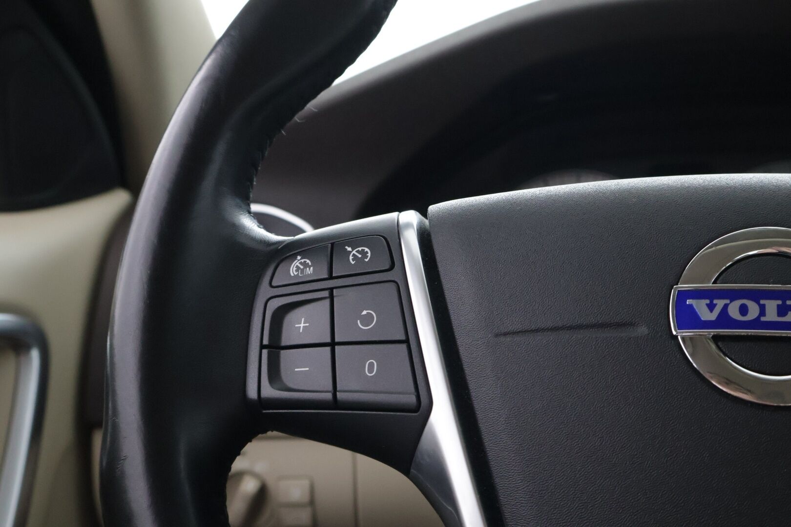 Volvo S60 2011 2,0T Summum aut -  Koukku | Nahkasisusta | High Perf Audio | Aktiiviset Xenon | 