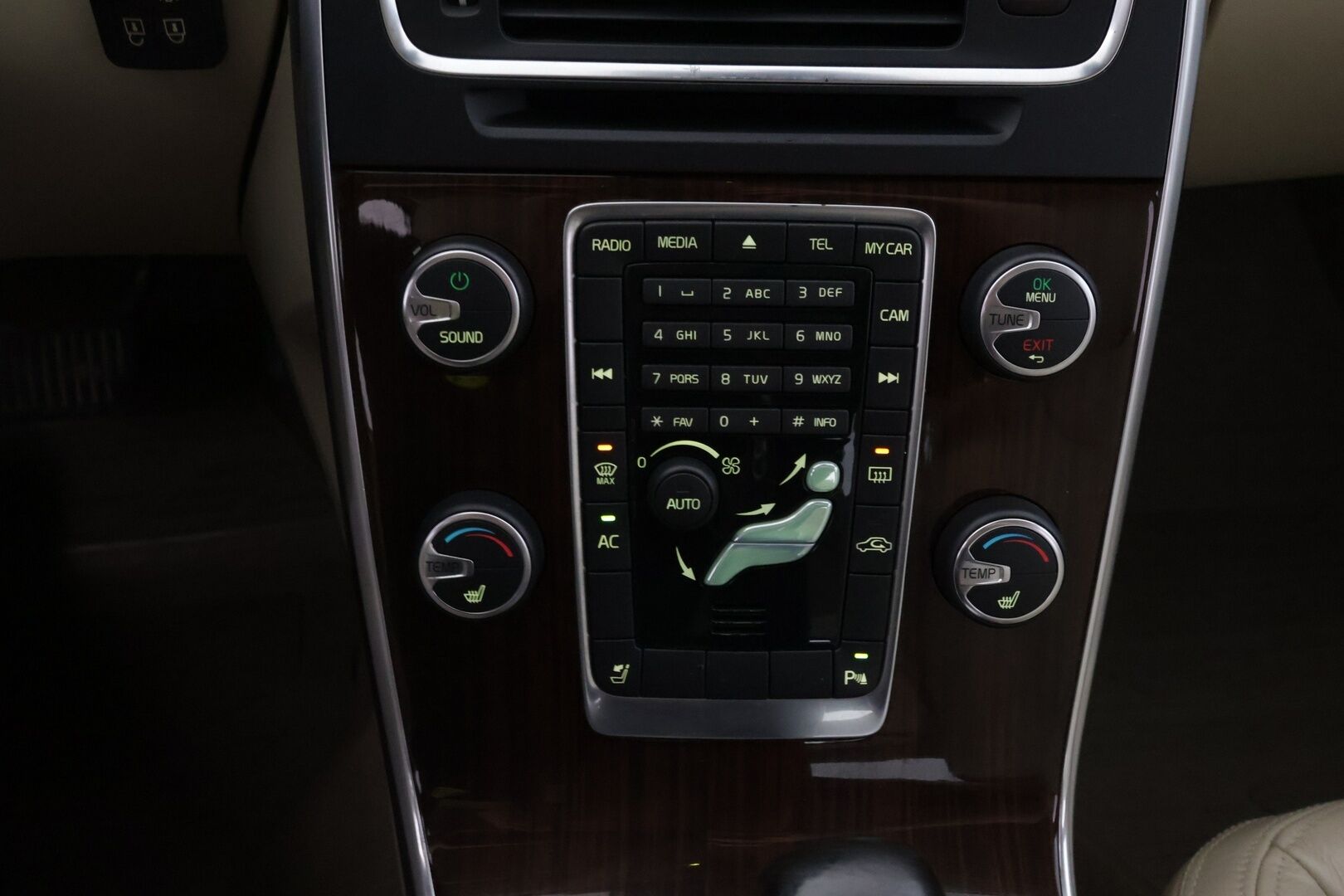 Volvo S60 2011 2,0T Summum aut -  Koukku | Nahkasisusta | High Perf Audio | Aktiiviset Xenon | 