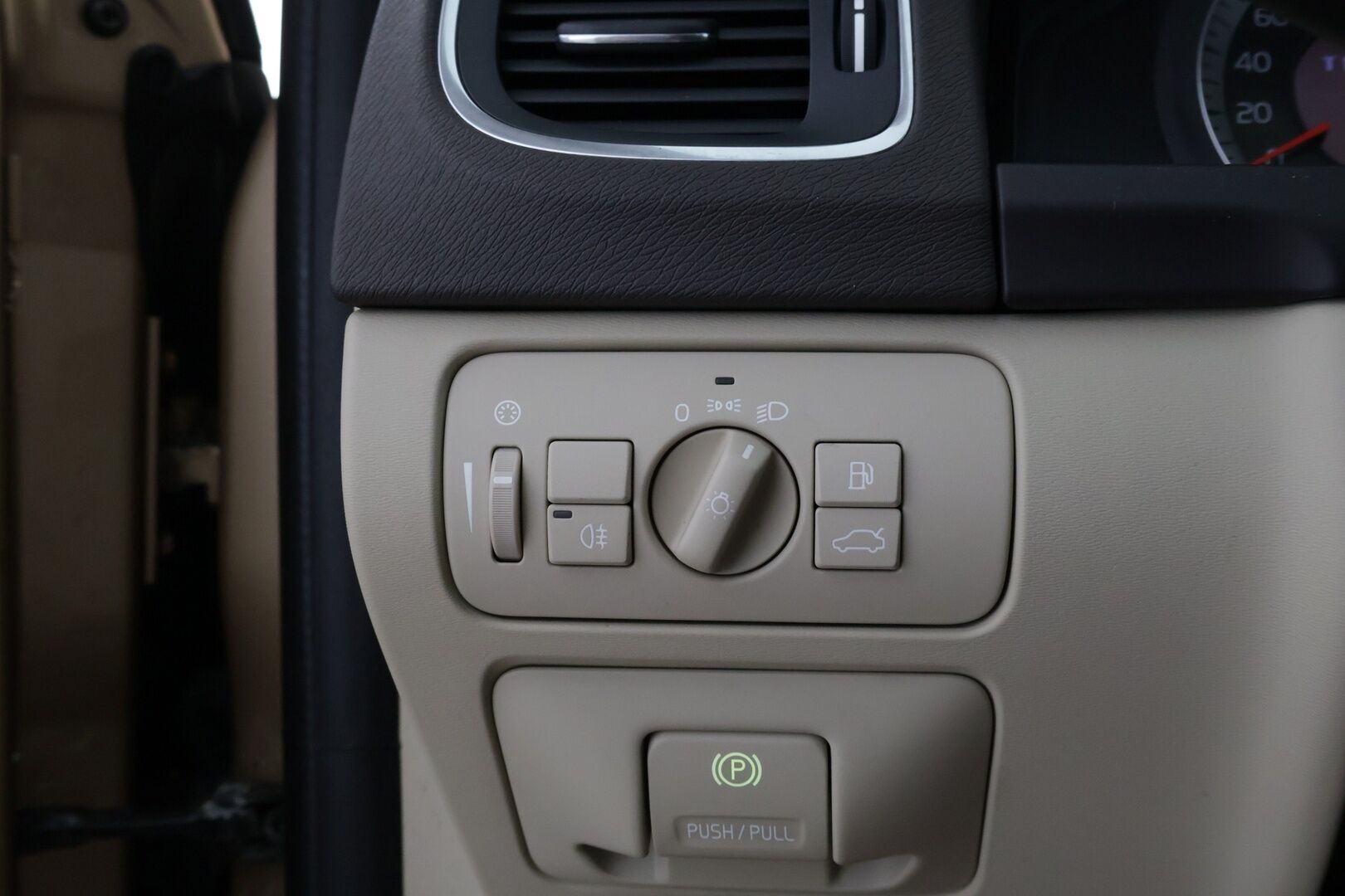 Volvo S60 2011 2,0T Summum aut -  Koukku | Nahkasisusta | High Perf Audio | Aktiiviset Xenon | 