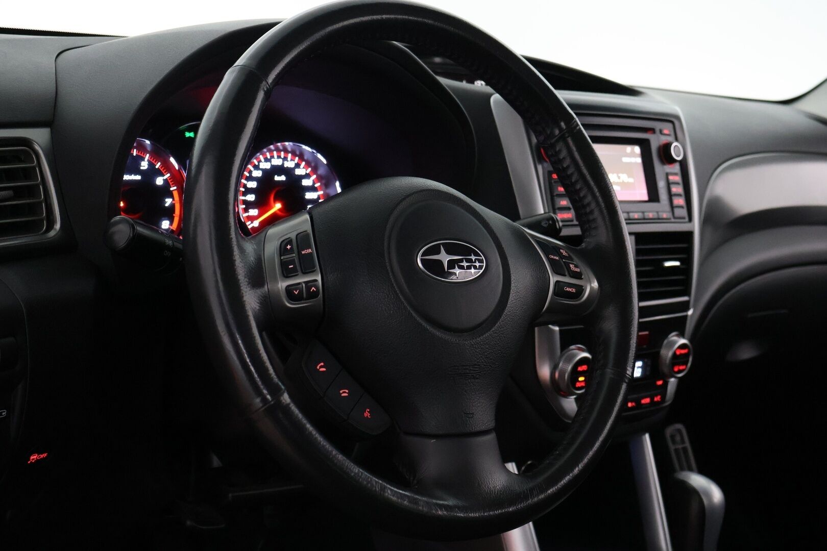 Subaru Forester 2012 2,0 XS WV AT - Suomi-Auto | Vakkari | Koukku | P. Kamera |